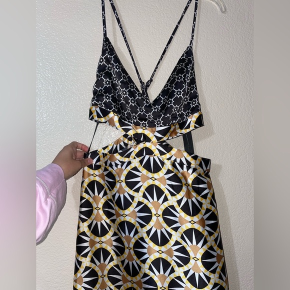 NWT HOUSE OF HARLOW CUT OUT DRESS, size SMALL in BLACK/WHITE - Picture 5 of 8